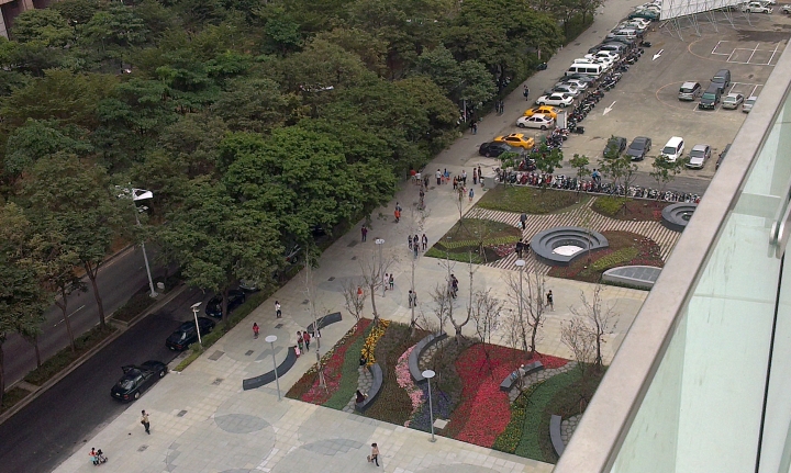海大今日獨家現場拍攝"高雄新市圖總館"內外景觀，提供大家參考!!!!