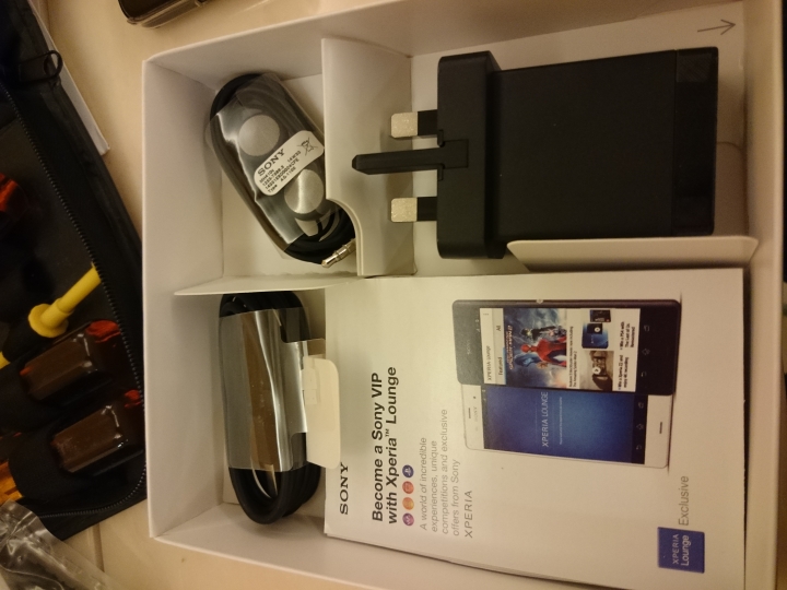 [開箱] Sony輕旗艦Xperia Z3 Compact（港版D5833）