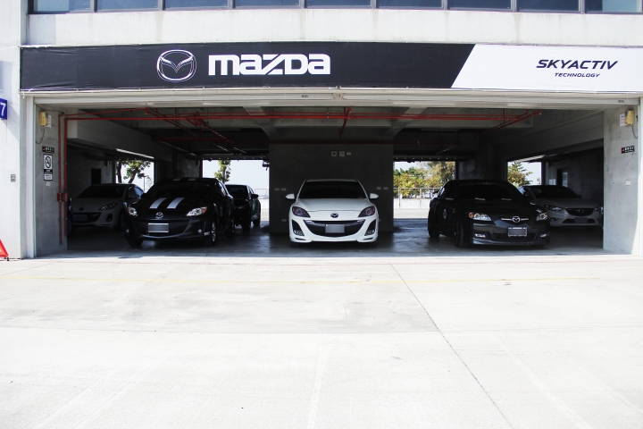 「顛覆 得以超越」 2014 Mazda 大鵬灣賽道體驗會 內有豐富照片、影片