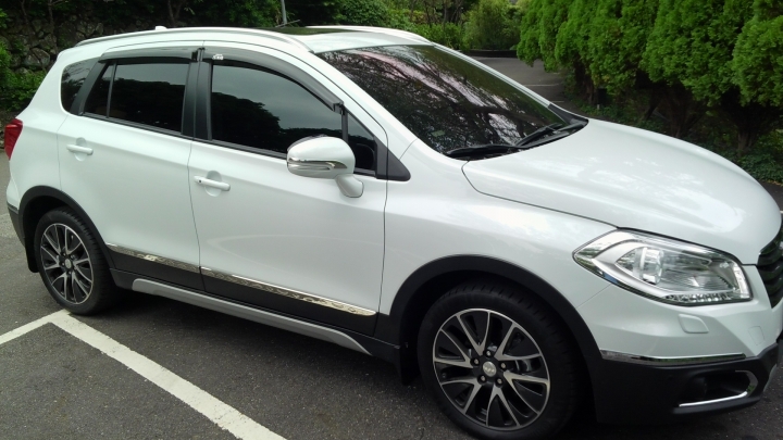 SUZUKI CROSSOVER GLX新增不少淘寶配件  解析度不高請見諒 還沒遇見兄弟車真好