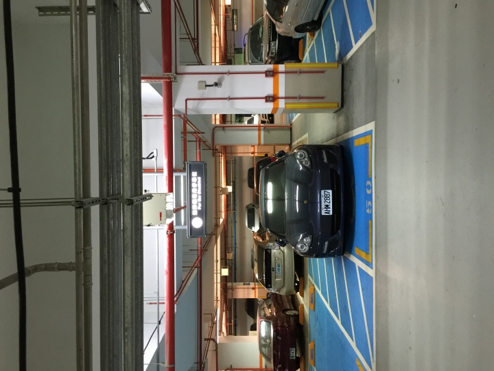 AHM-2887的車主，你好像停錯位子了喔