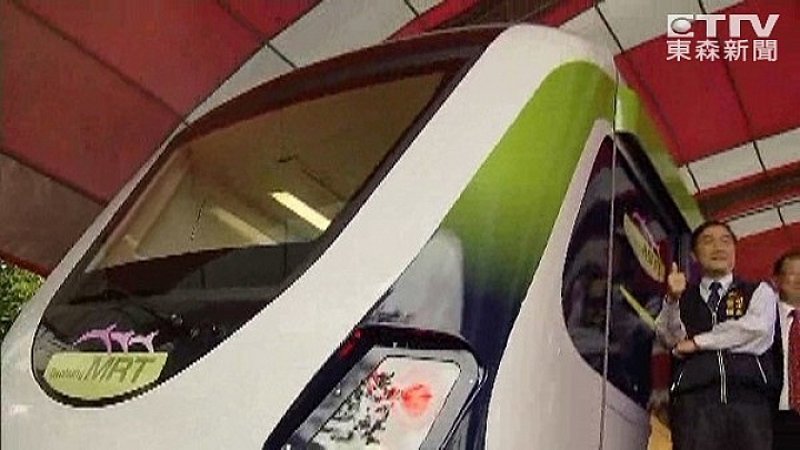 比北捷寬！台中捷運綠線車廂亮相，明年底3站試運轉。