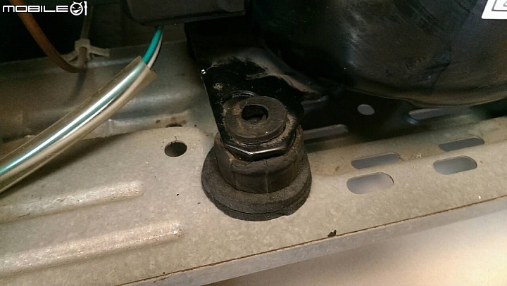 DIY冰箱壓縮機減震橡膠腳座更換