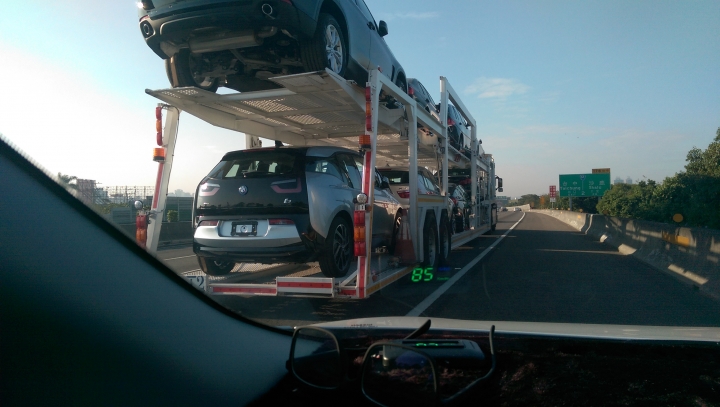 捕獲野生BMW I3 !!!!!!