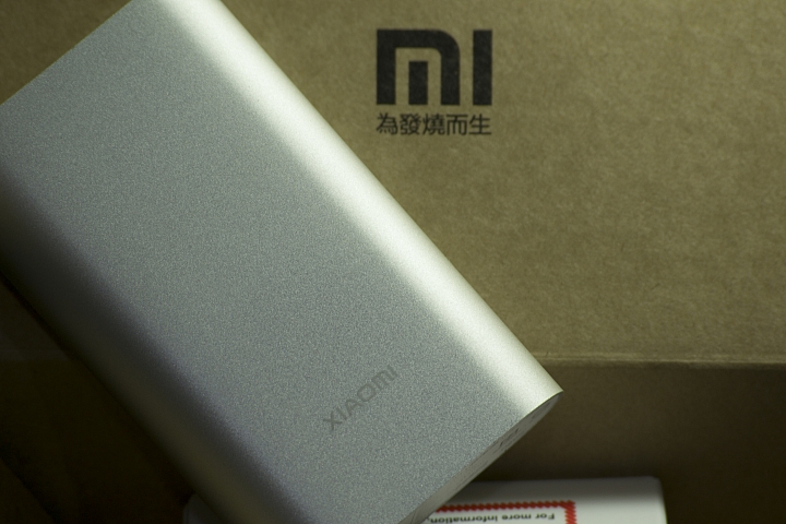 小米行動電源5200 開箱 怎麼這麼美