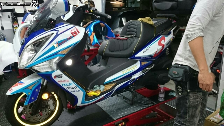 2個夢想一次滿足 GTS300I X 閃電霹靂車