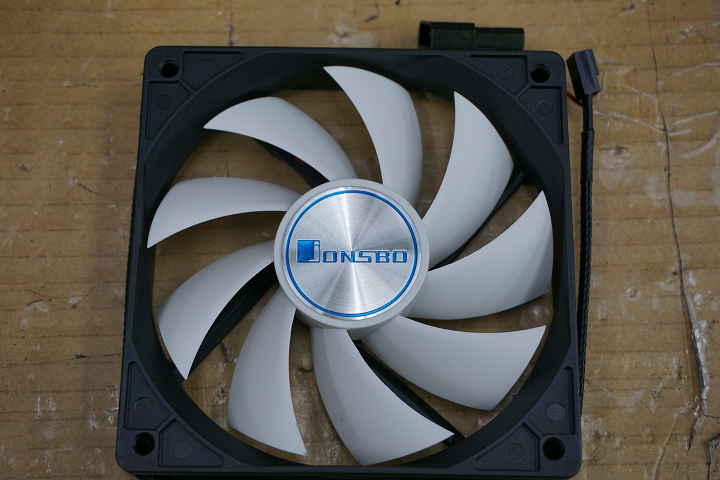 兼顧時尚及效能的機殼 JONSBO C3 開箱分享