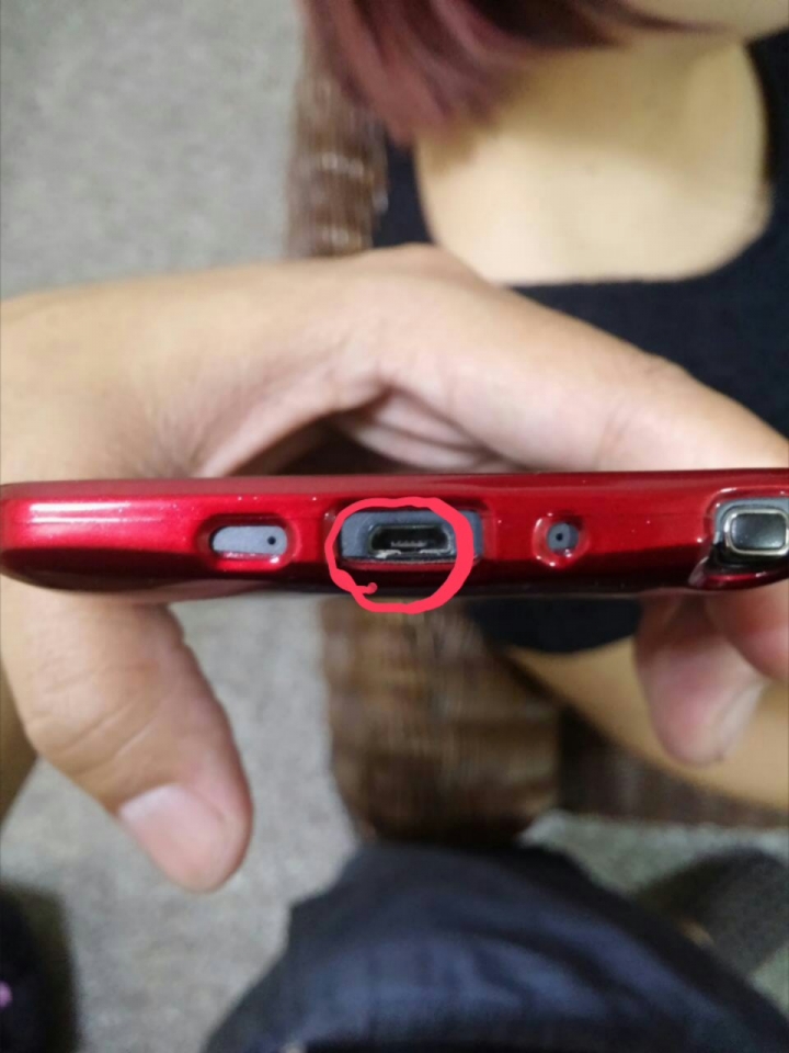 NOTE4 插電地方會掉漆~