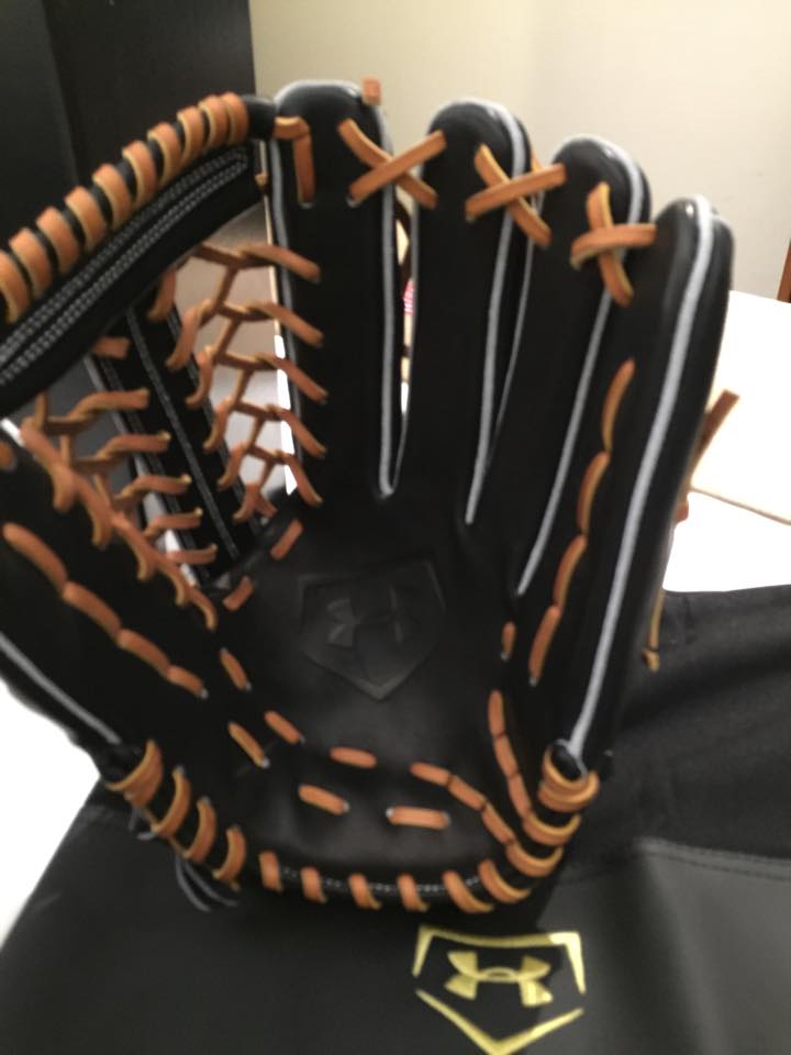 我的夢幻逸品手套開箱文~MIZUNO波賀內野及UA外野