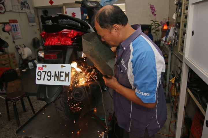 Suzuki Address V125SS 黑咖啡 開箱～（老闆好厲害的獨門絕活）