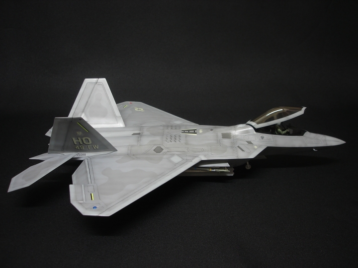 HASEGAWA 1/48 F-22 RAPTOR