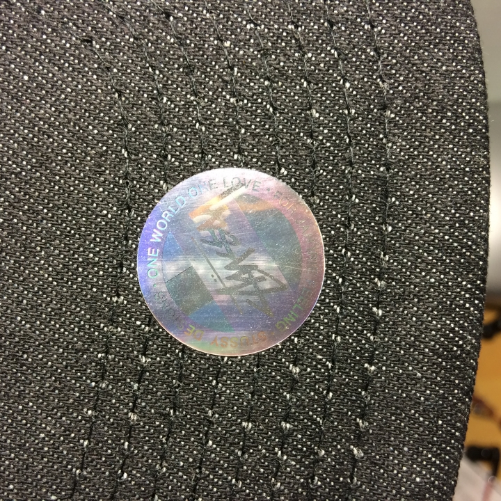 請問stussy棒球帽的真假