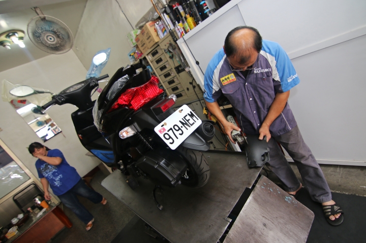 Suzuki Address V125SS 黑咖啡 開箱～（老闆好厲害的獨門絕活）