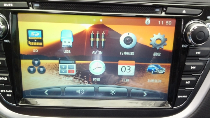SUZUKI CROSSOVER GLX新增不少淘寶配件  解析度不高請見諒 還沒遇見兄弟車真好