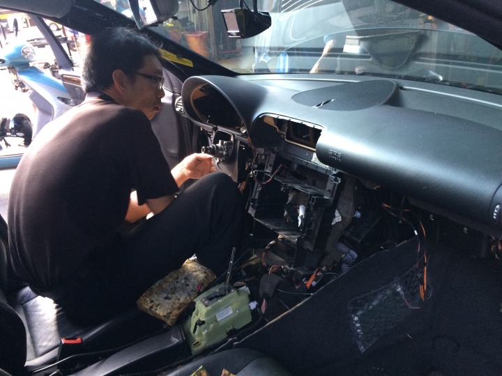 中永和_專修BENZ/ BMW 的好車廠-以C CAR 換冷氣機為例
