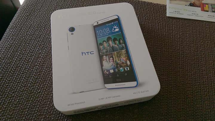 HTC Desire 820藍天白開箱囉~~