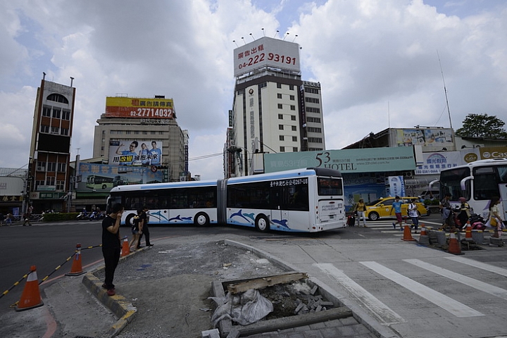 BRT當初試營運的模樣，圖多...這樣對嗎？(就事論事 非討論政治)