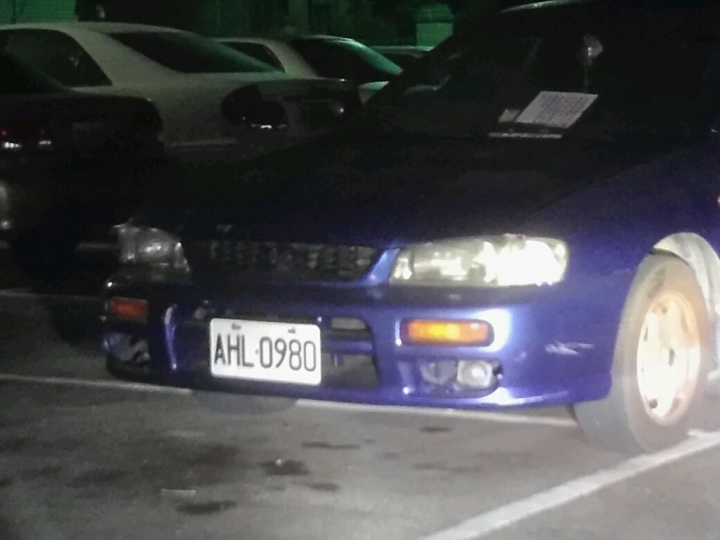 誇張，一台車停三格停車格