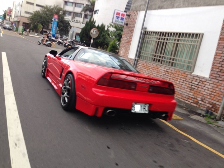騎車運動巧遇 HONDA NSX