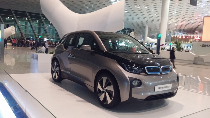 分享 出差拍到的  純電動車i3
