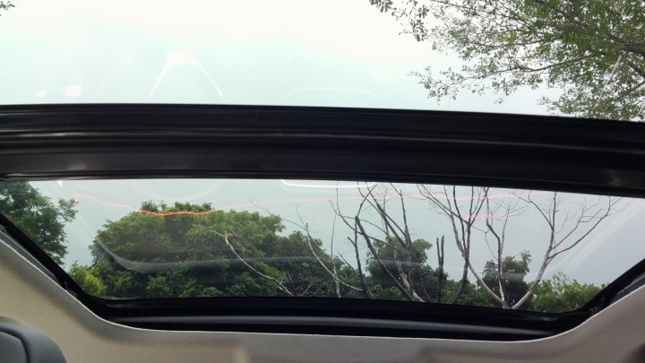 SUZUKI CROSSOVER GLX新增不少淘寶配件  解析度不高請見諒 還沒遇見兄弟車真好