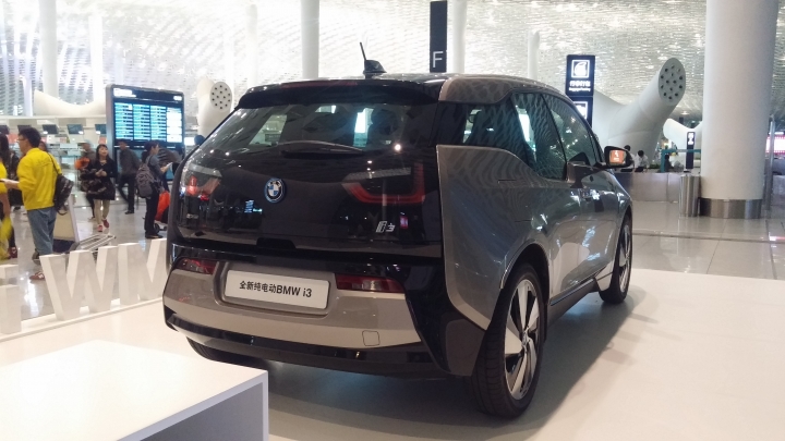 分享 出差拍到的  純電動車i3