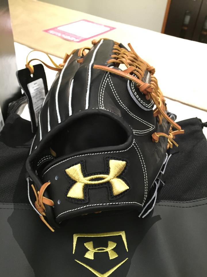 我的夢幻逸品手套開箱文~MIZUNO波賀內野及UA外野