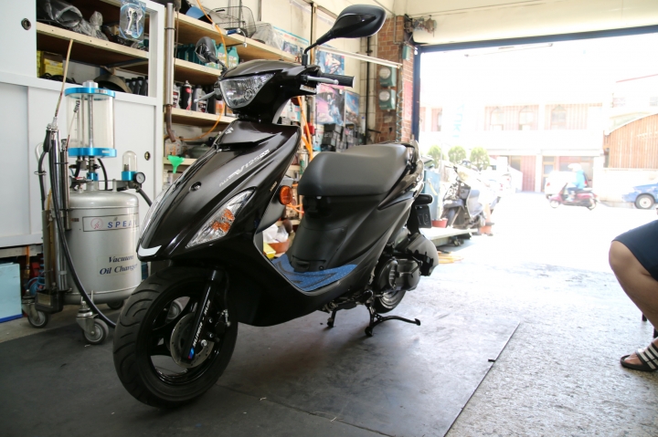 Suzuki Address V125SS 黑咖啡 開箱～（老闆好厲害的獨門絕活）