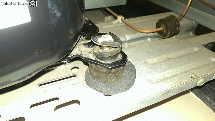 DIY冰箱壓縮機減震橡膠腳座更換