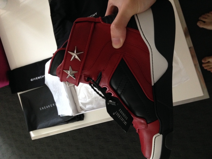 Givenchy Tyson 紅色 & Visvim Kudu 深藍 微開箱