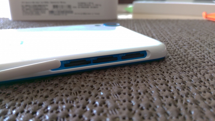 HTC Desire 820藍天白開箱囉~~