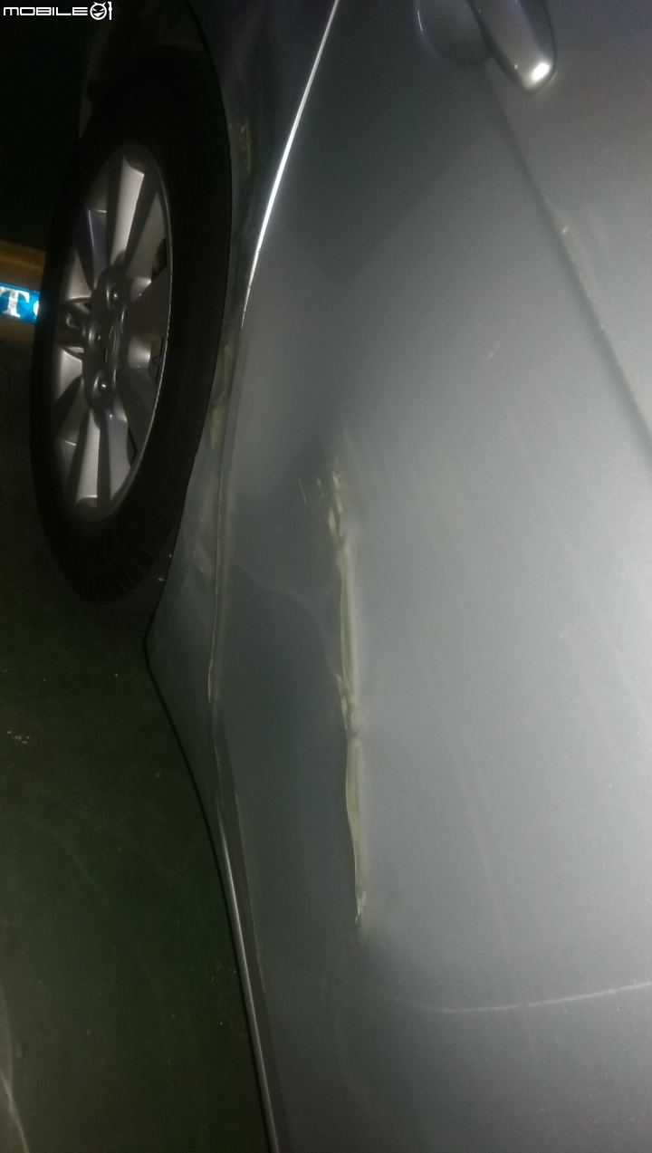 車被老婆開去掄牆了~這樣要花多少阿??