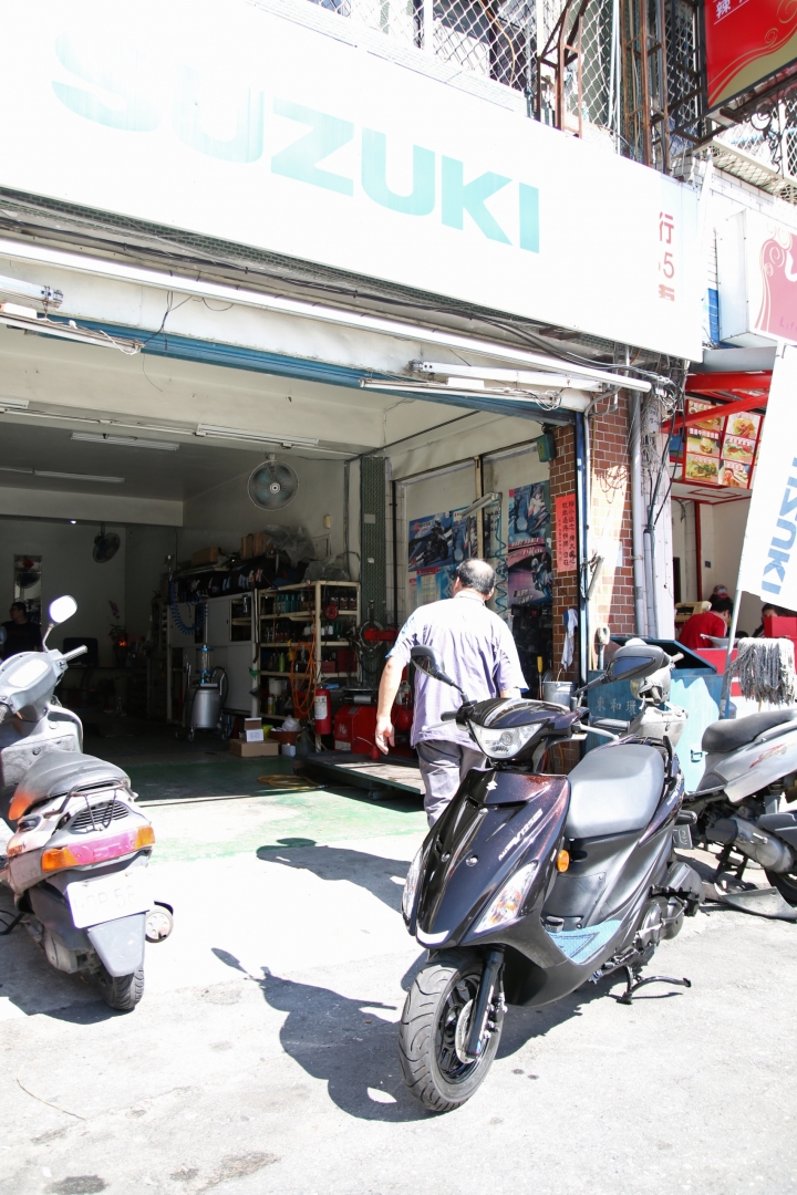Suzuki Address V125SS 黑咖啡 開箱～（老闆好厲害的獨門絕活）