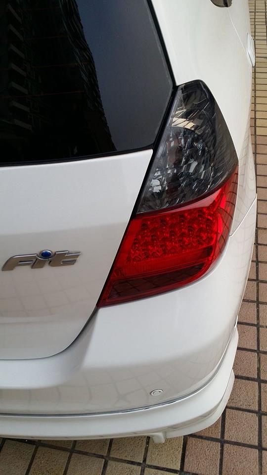 請問一下FIT車尾燈會很貴嗎？