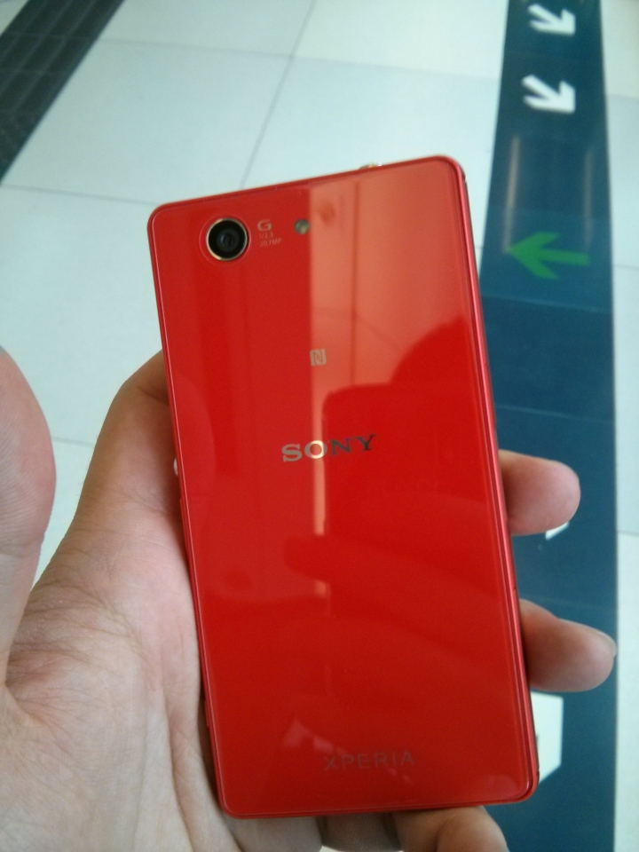 [開箱] Sony輕旗艦Xperia Z3 Compact（港版D5833）