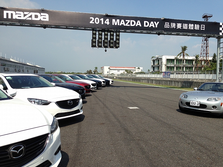 眩目動感的優雅形影-2014 MAZDA DAY 品牌賽道體驗