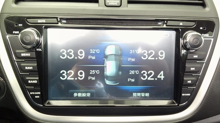 SUZUKI CROSSOVER GLX新增不少淘寶配件  解析度不高請見諒 還沒遇見兄弟車真好