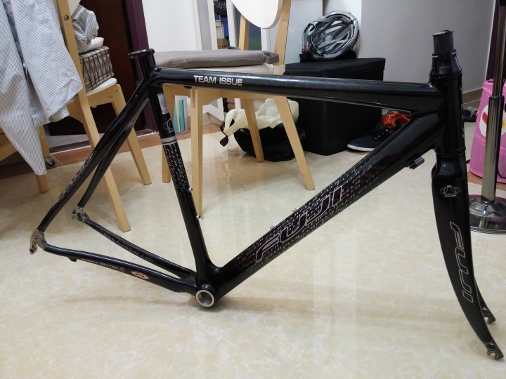 新手，怎樣知道車架應用 bb30 還是 gxp bb， 直掛式還是環抱式前撥