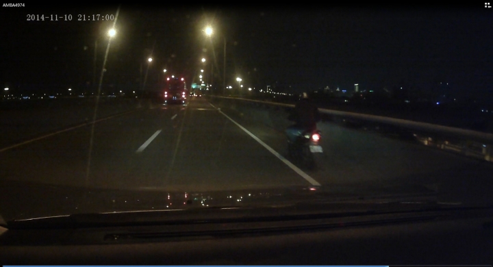 請不要貪圖一時方便硬闖快速道路