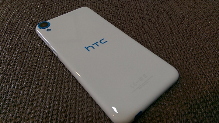 HTC Desire 820藍天白開箱囉~~