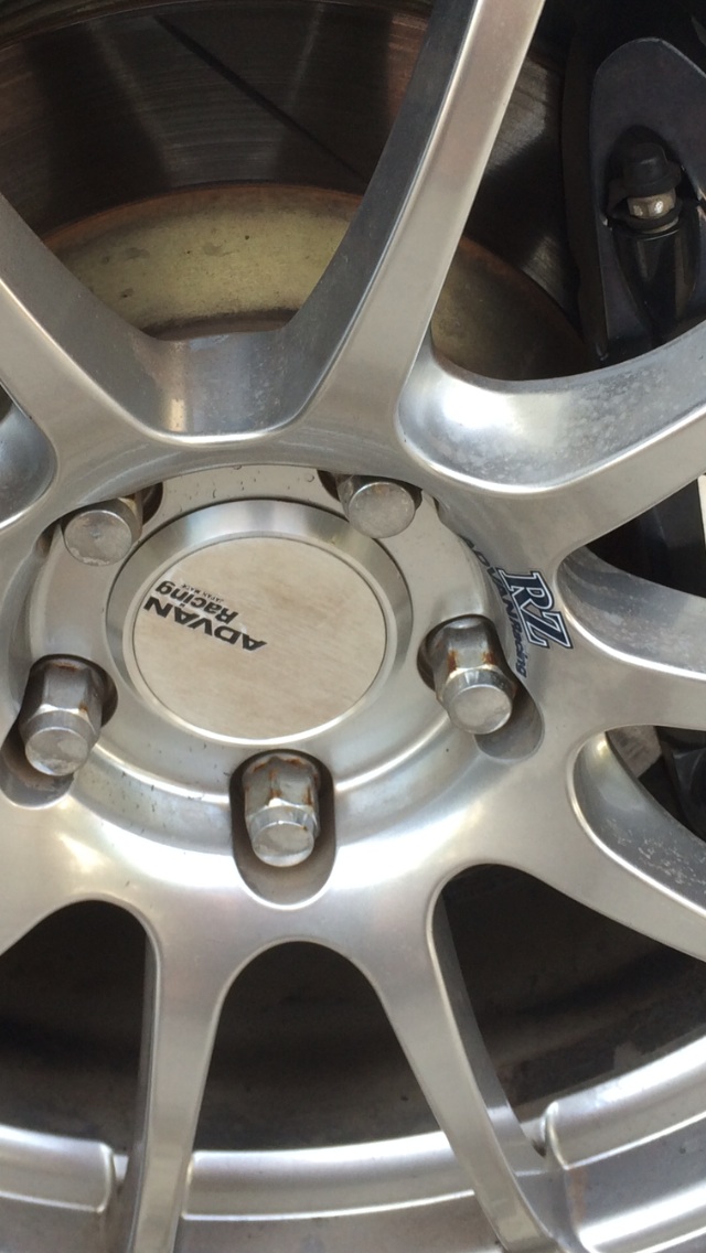 請問 advan rz 18"