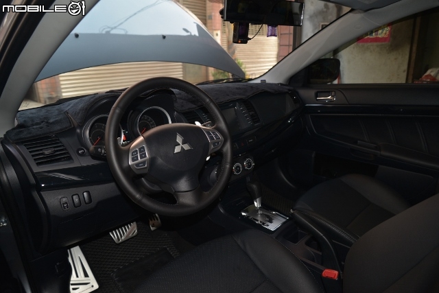 開了一個月的開箱文 Lancer Sportback 拍的不好請見諒
