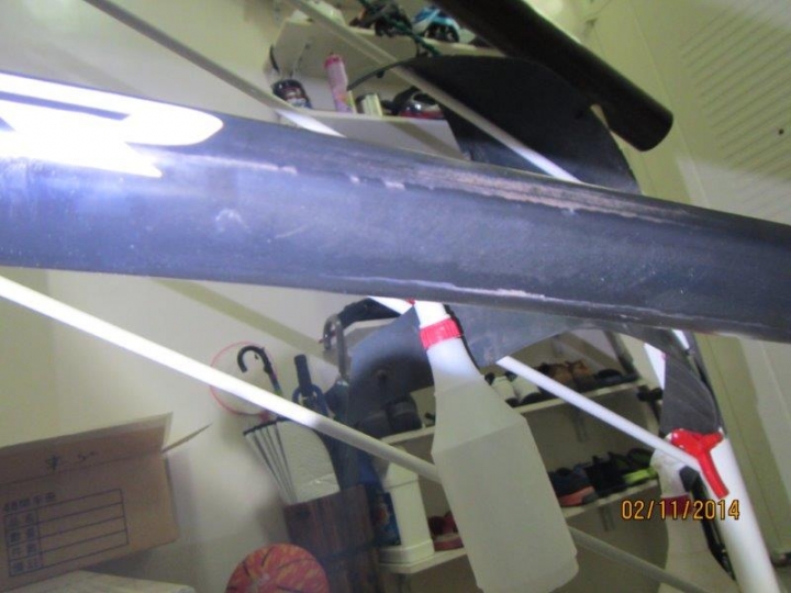 誰可以告訴我,這樣的漆面算正常嗎?Giant 今年的新車