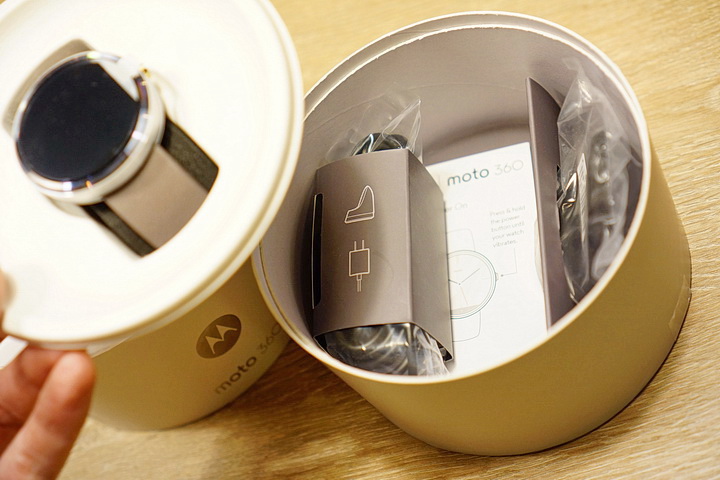 【2014最美智慧錶】MOTO 360 Gray Leather (Stone) 開箱