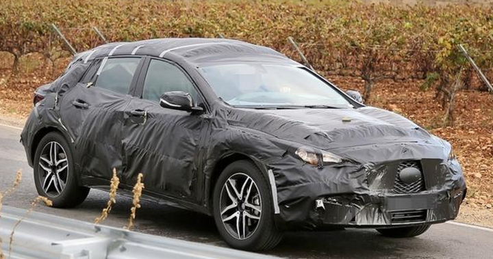 INFINITI Q30偽裝車