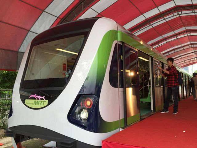 台中捷運綠線車廂亮相