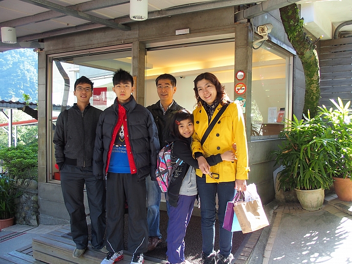 高雄直開4個半小時到烏來山水妍溫泉會館，享受泡湯趣。