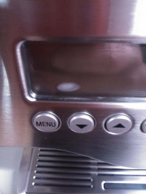 請問...Breville BES920XL 顯示溫度的液晶面板這樣是正常嗎?