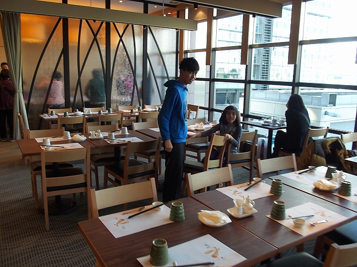 烏來泡湯、欣賞種籽學院表演後，直接到新光三越A11享受欣葉下午茶。