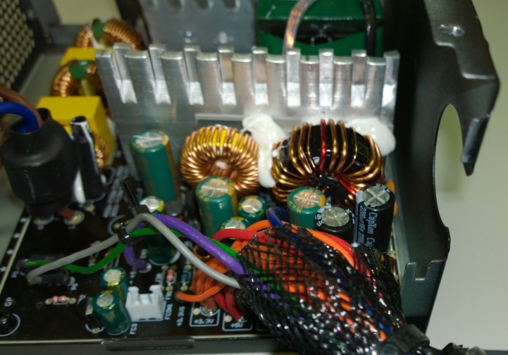 Thermaltake TR2-450W 拆解測試不開箱